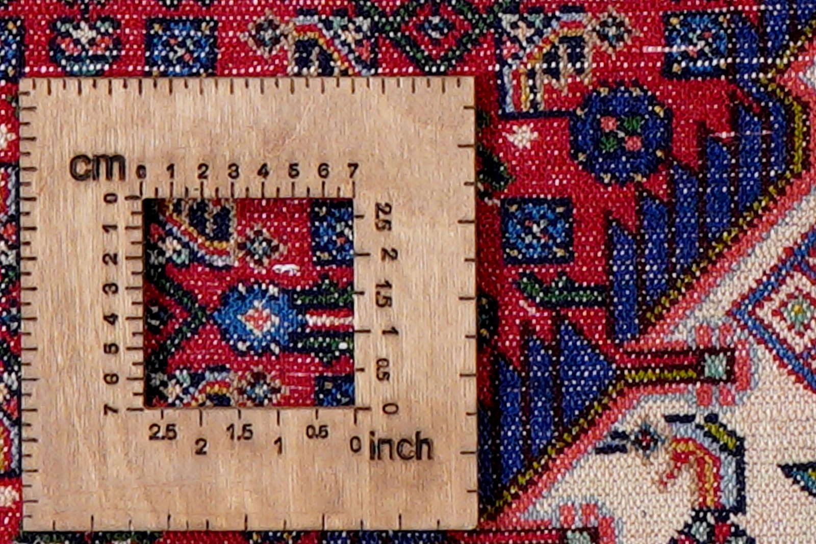 Assadabad — Hand-knotted, 106x152 cm, Red, 100% Virgin Wool | View 8