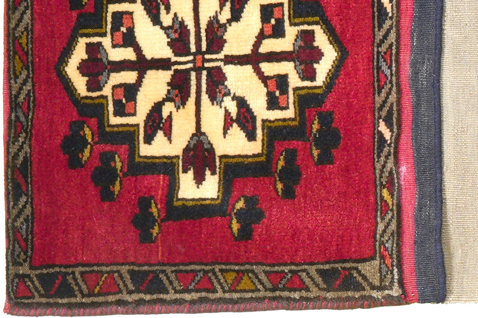 Khorjin — Handgefertigt, 123x53 cm, Bunt, 100% Virgin Wool | Back view