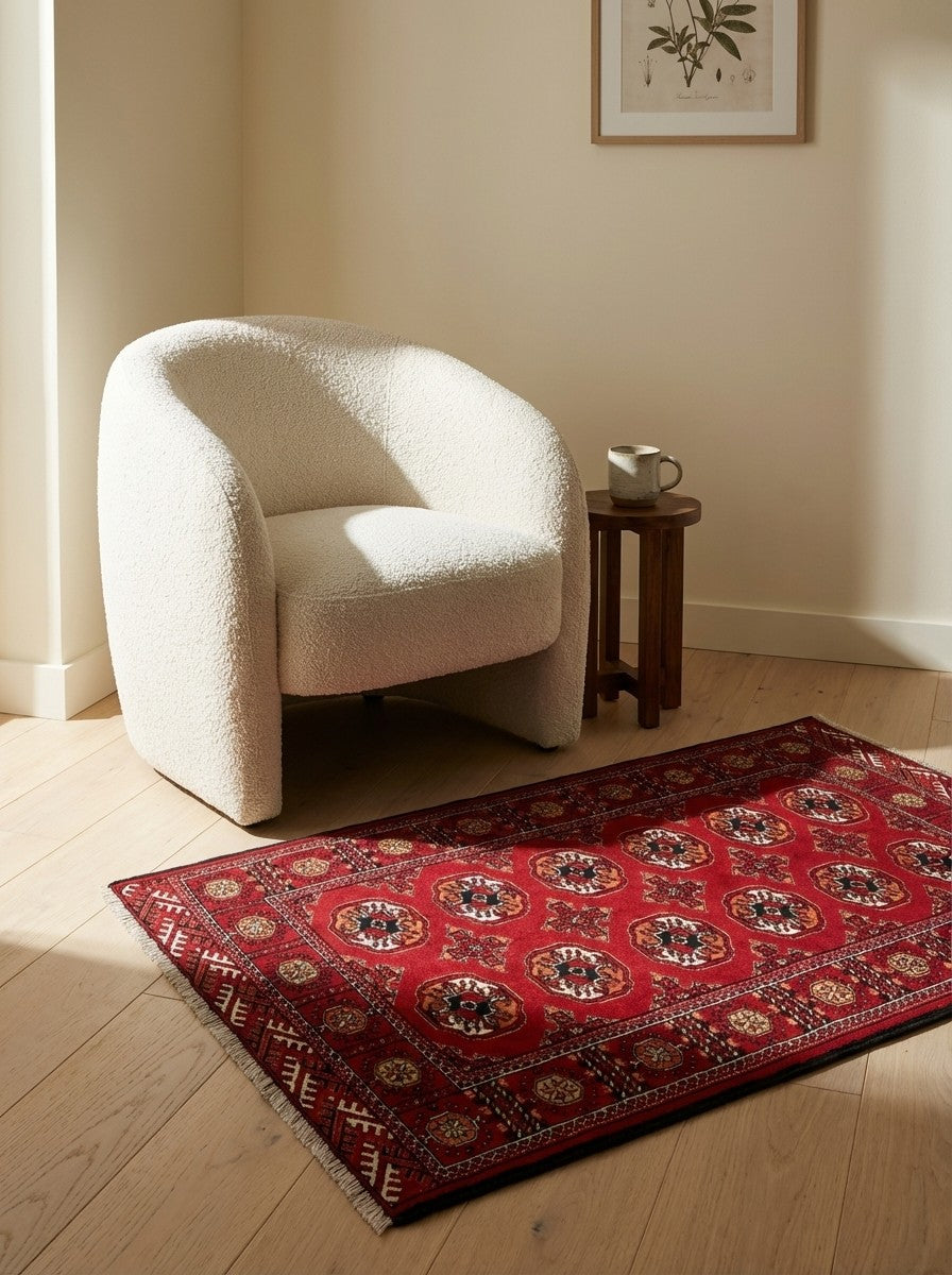 Turkman — Hand-knotted, 102x148 cm, Red, 100% Virgin Wool | Detail view
