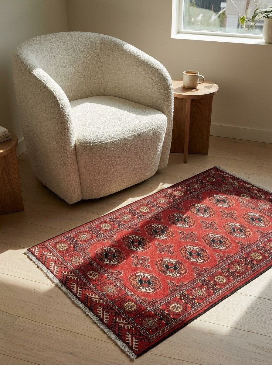 Turkman — Hand-knotted, 103x146 cm, Red, 100% Virgin Wool | Detail view
