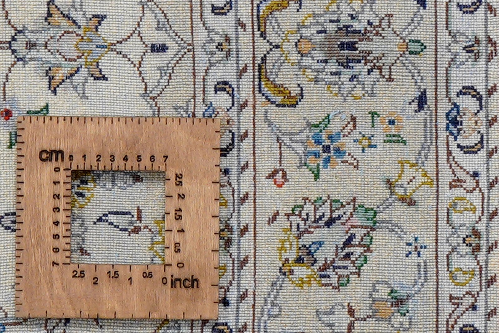 Kashan — Hand-knotted, 141x210 cm, Beige, 100% Virgin Wool | View 8