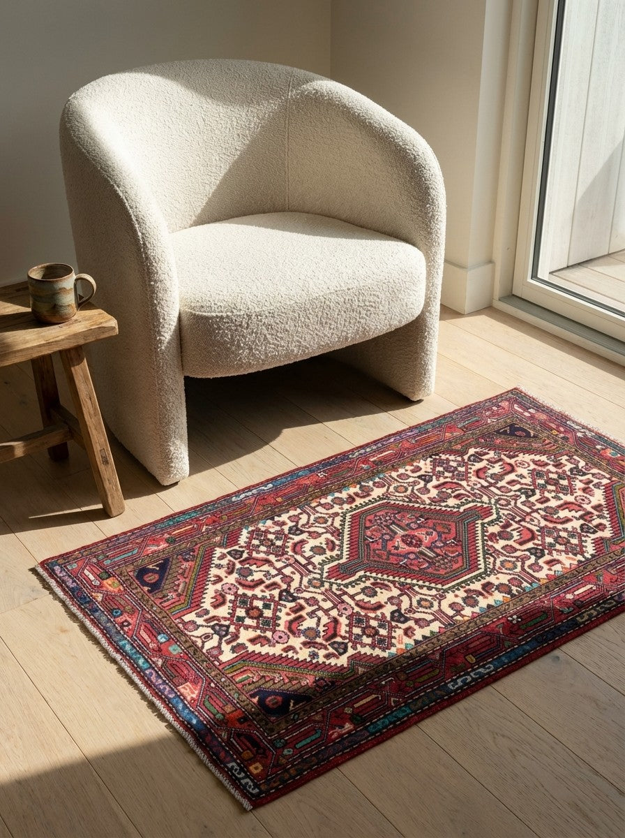 Assadabad — Hand-knotted, 79x128 cm, Beige, 100% Virgin Wool | Detail view