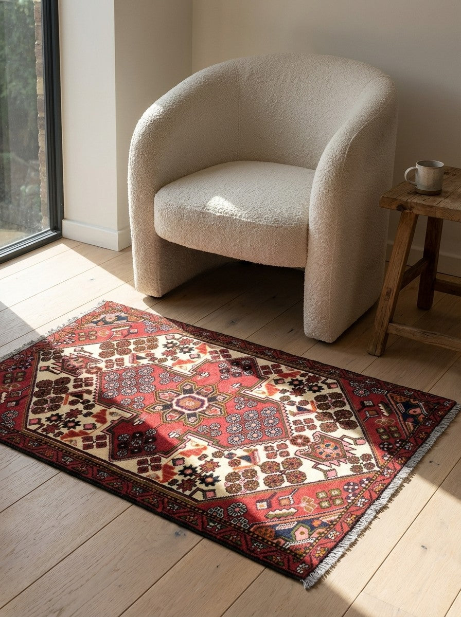 Saveh — Hand-knotted, 104x141 cm, Beige, 100% Virgin Wool | Detail view