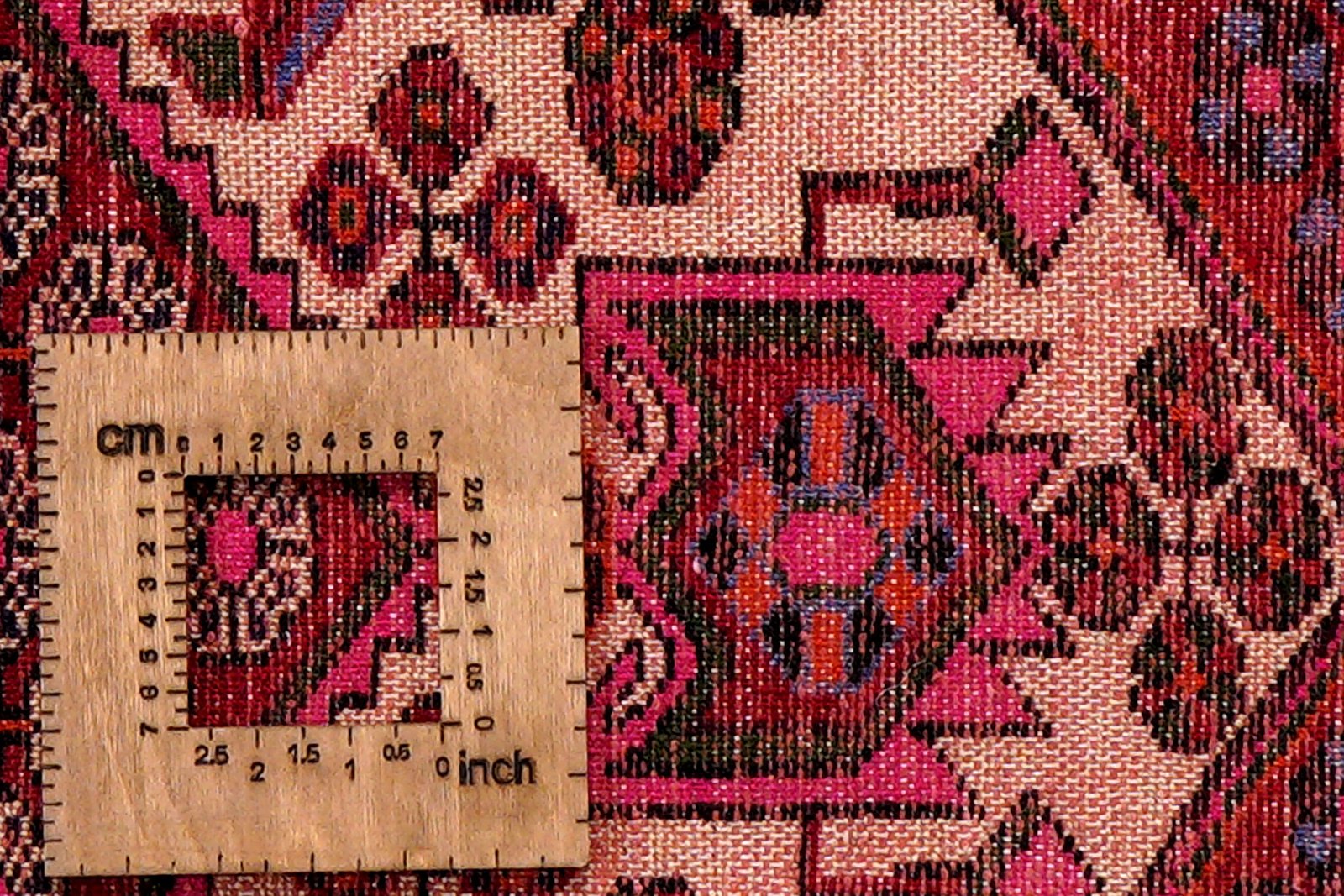 Saveh — Hand-knotted, 104x141 cm, Beige, 100% Virgin Wool | View 8