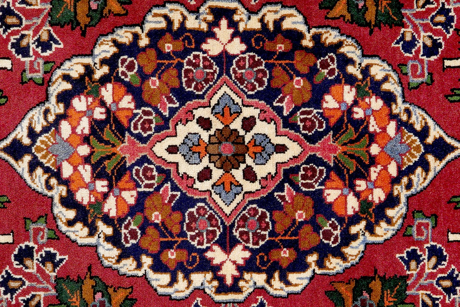 Saveh — Hand-knotted, 112x165 cm, Red, 100% Virgin Wool | View 6