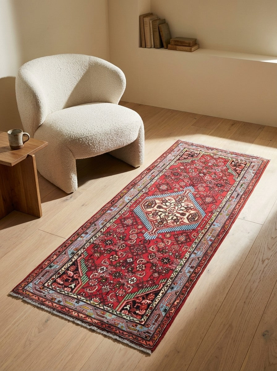 Assadabad — Hand-knotted, 83x195 cm, Red, 100% Virgin Wool | Detail view