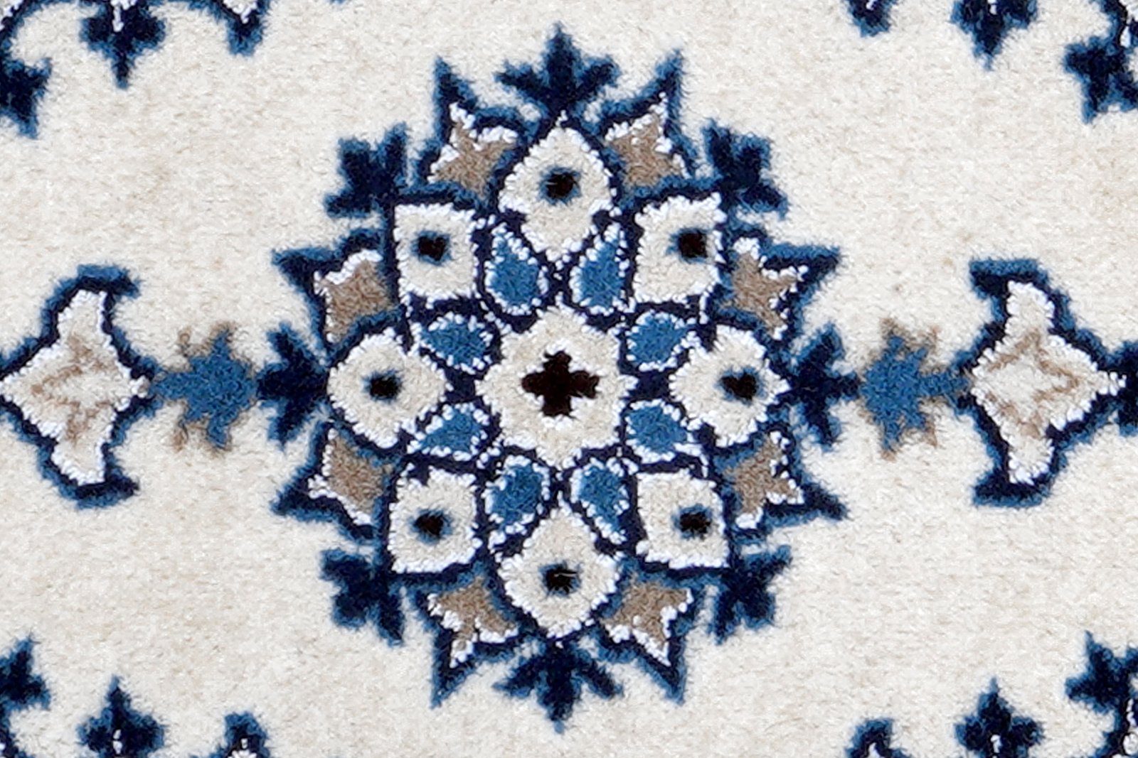 Nain 12La — Hand-knotted, 39x62 cm, Beige, 100% Virgin Wool | View 6