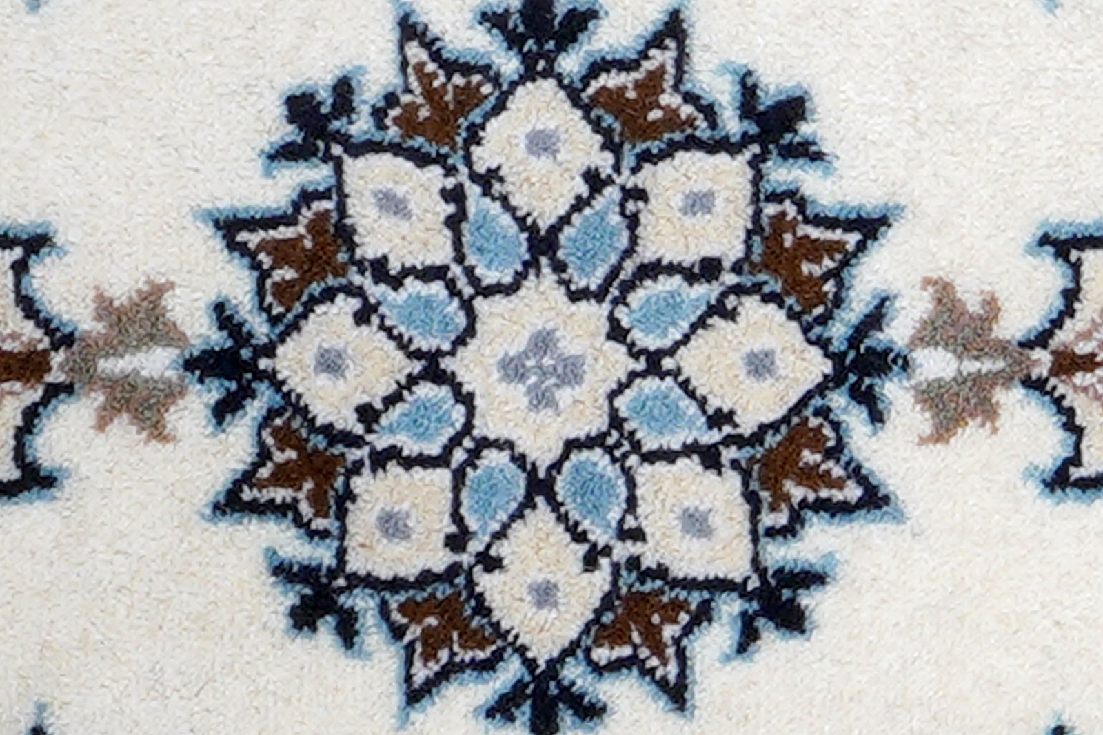 Nain 12La — Hand-knotted, 40x59 cm, Beige, 100% Virgin Wool | View 6