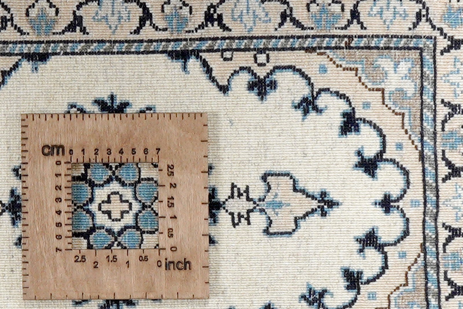 Nain 12La — Hand-knotted, 38x65 cm, Beige, 100% Virgin Wool | View 8