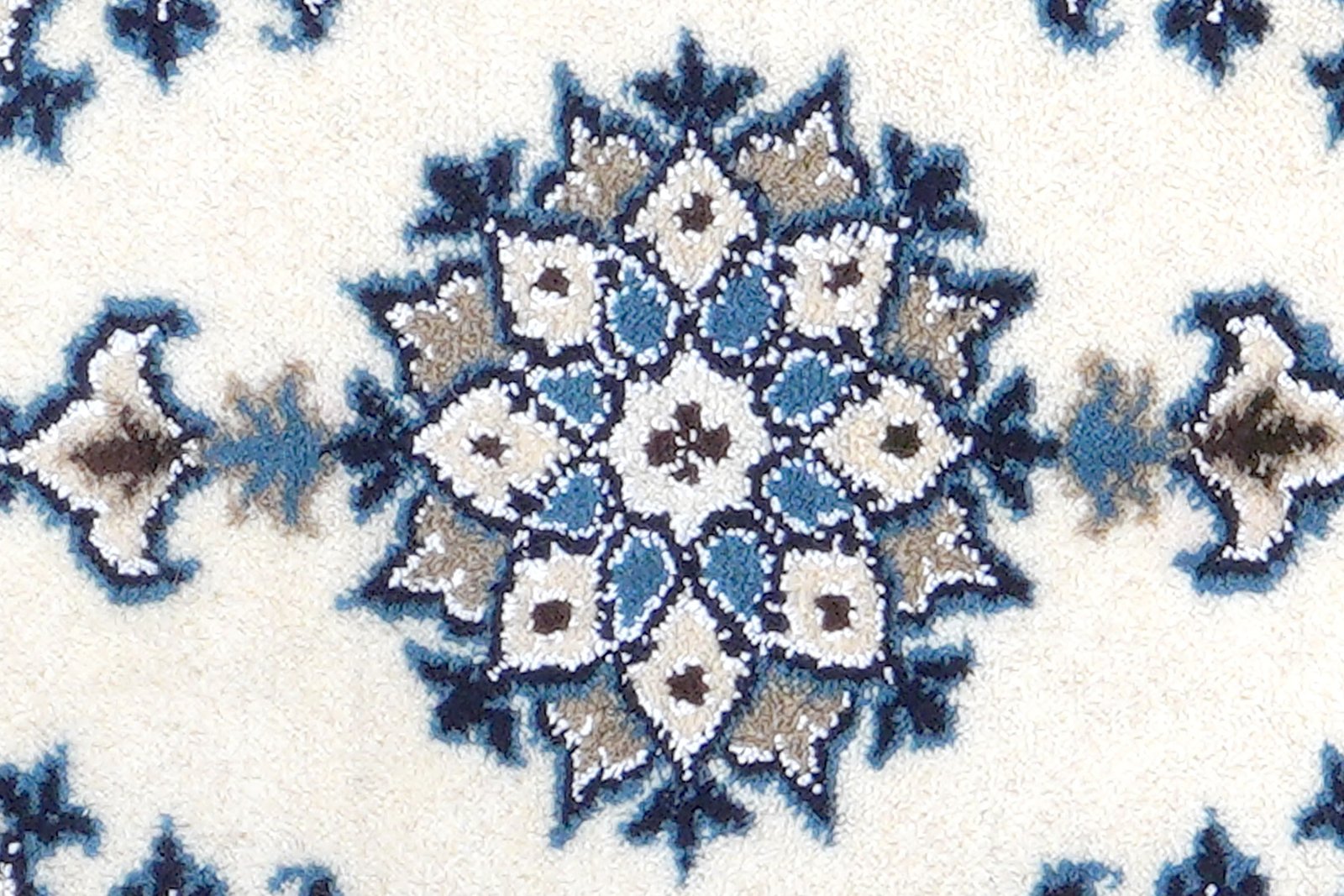 Nain 12La — Hand-knotted, 40x65 cm, Beige, 100% Virgin Wool | View 6