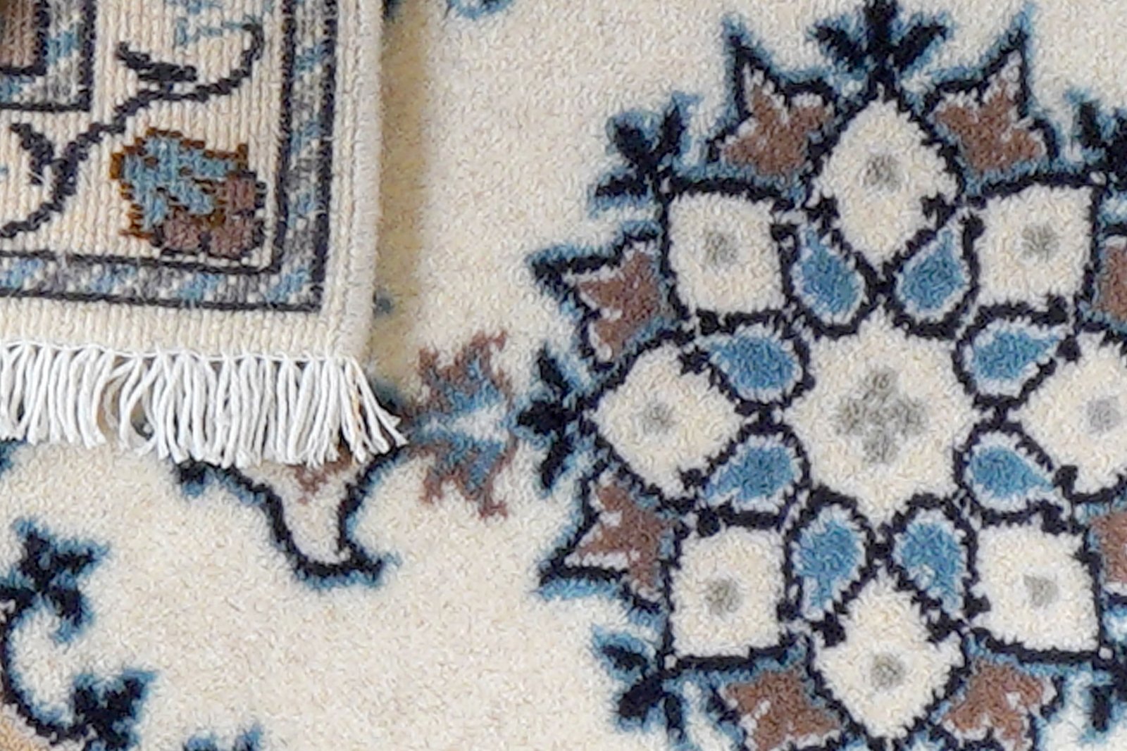 Nain 12La — Hand-knotted, 40x60 cm, Beige, 100% Virgin Wool | View 7