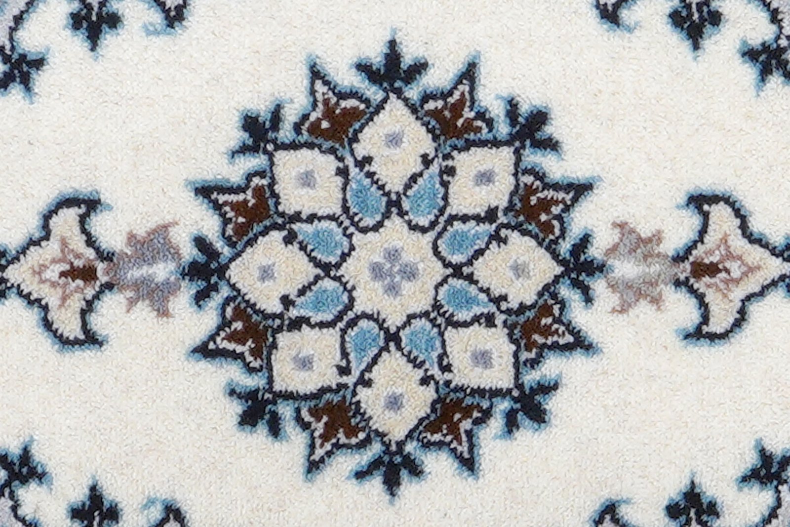 Nain 12La — Hand-knotted, 39x60 cm, Beige, 100% Virgin Wool | View 6