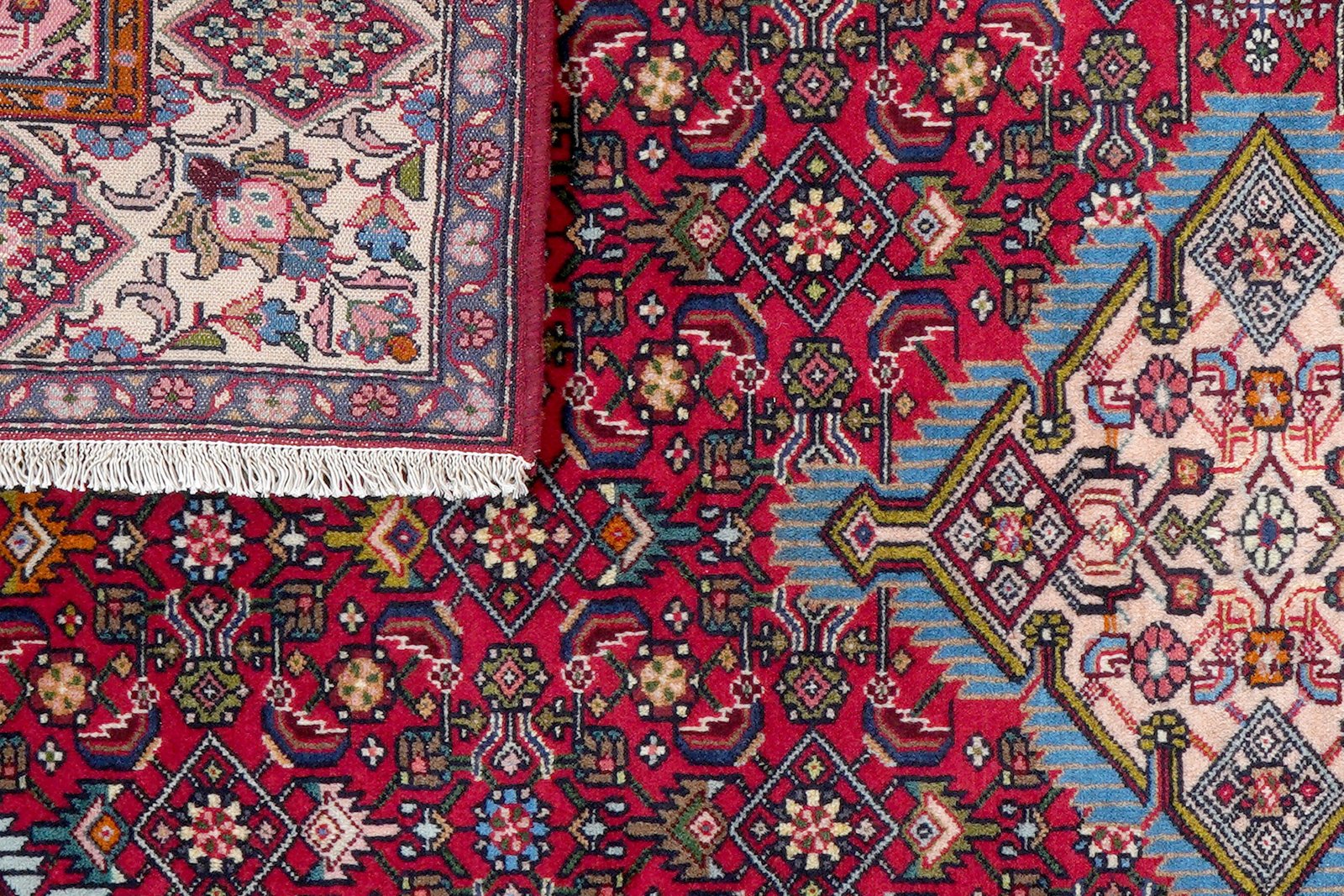 Assadabad — Hand-knotted, 125x191 cm, Red, 100% Virgin Wool | View 7