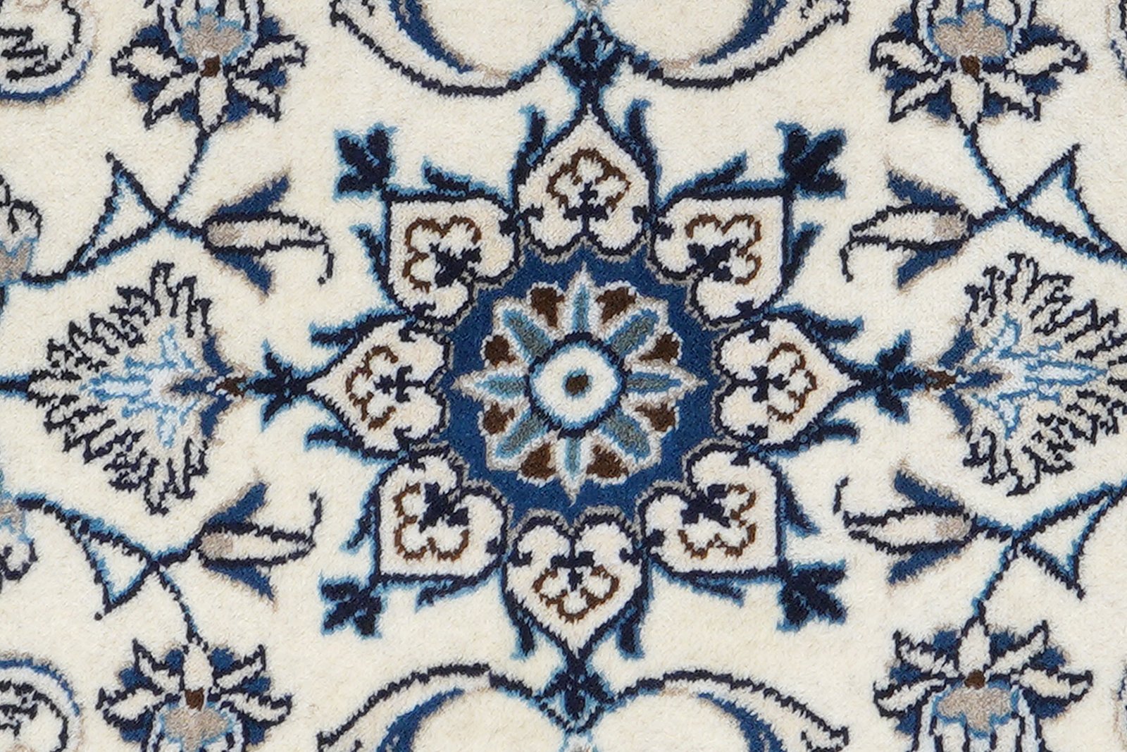 Nain 12La — Hand-knotted, 68x139 cm, Beige, 100% Virgin Wool | View 6