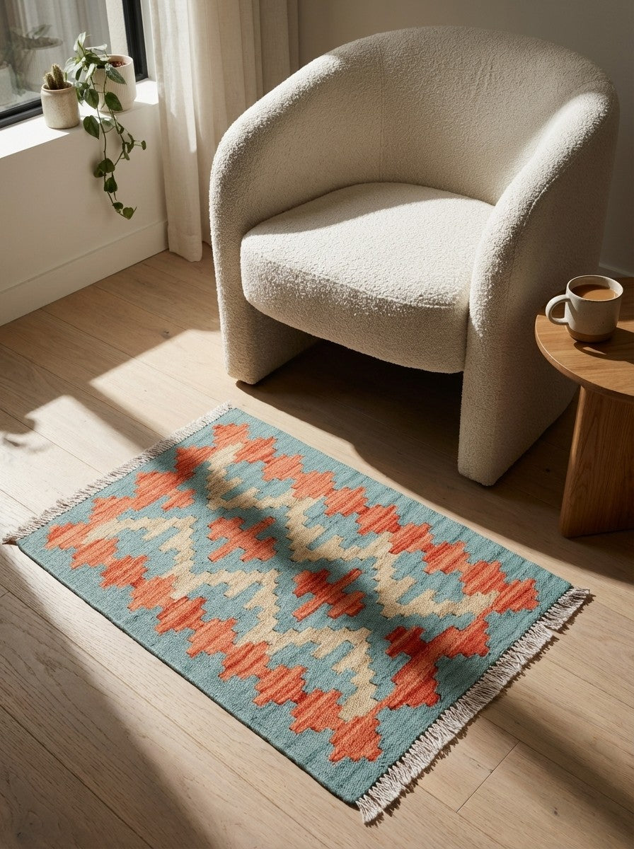 Kelim Gashgai — Handmade, 44x63 cm, Blue, 100% Virgin Wool | Detail view