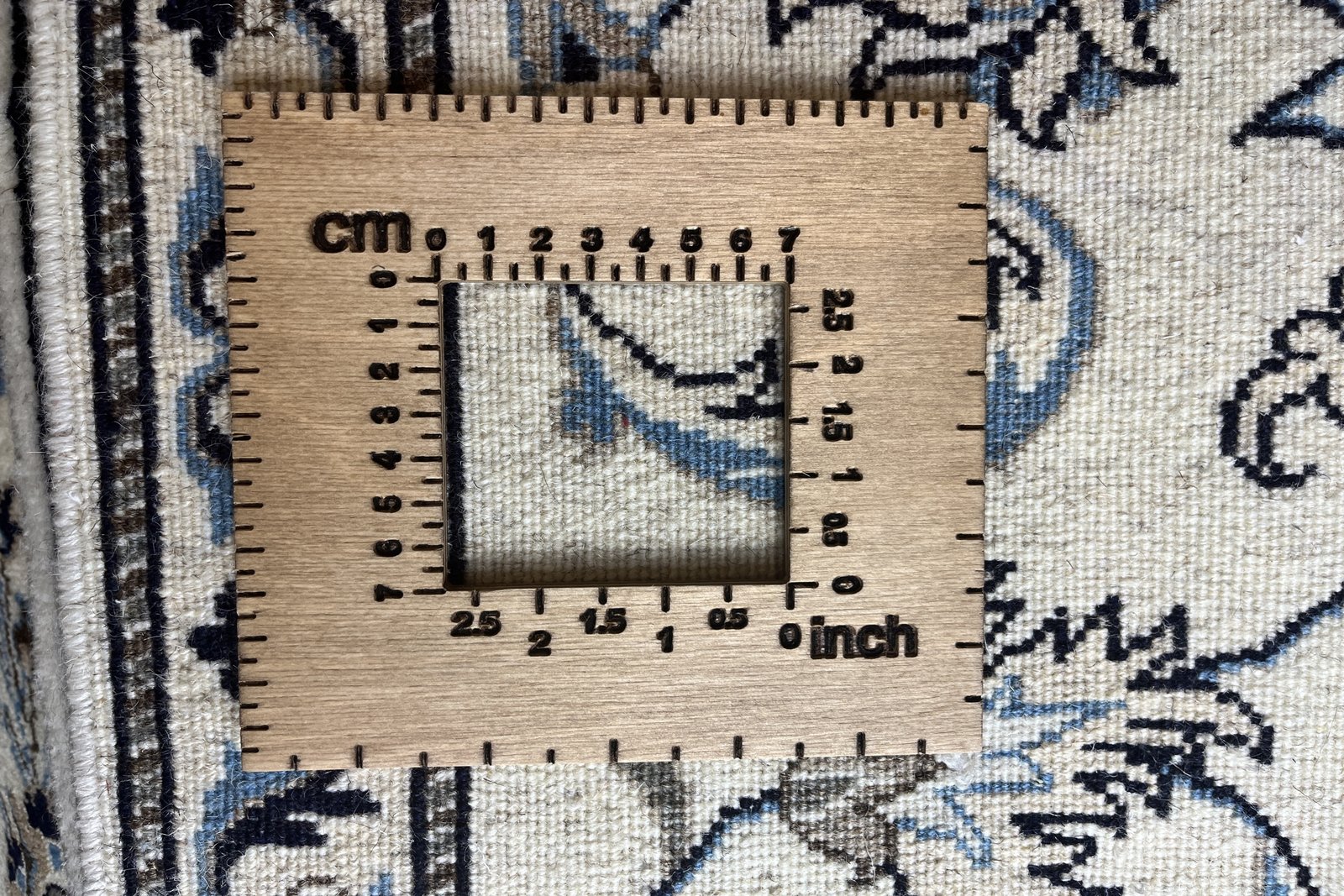 Nain 12La — Hand-knotted, 70x136 cm, Beige, 100% Virgin Wool | View 11