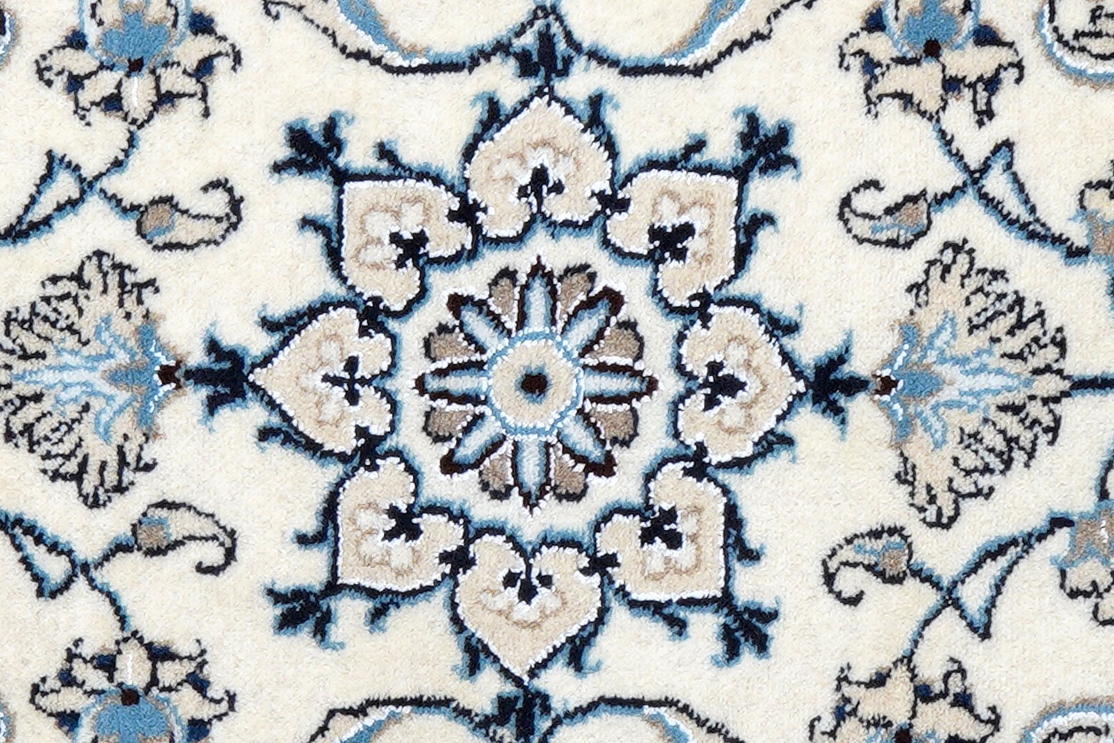Nain 12La — Hand-knotted, 66x138 cm, Beige, 100% Virgin Wool | View 6
