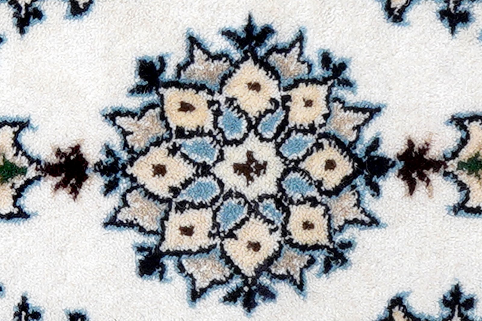 Nain 12La — Hand-knotted, 38x65 cm, Beige, 100% Virgin Wool | View 6