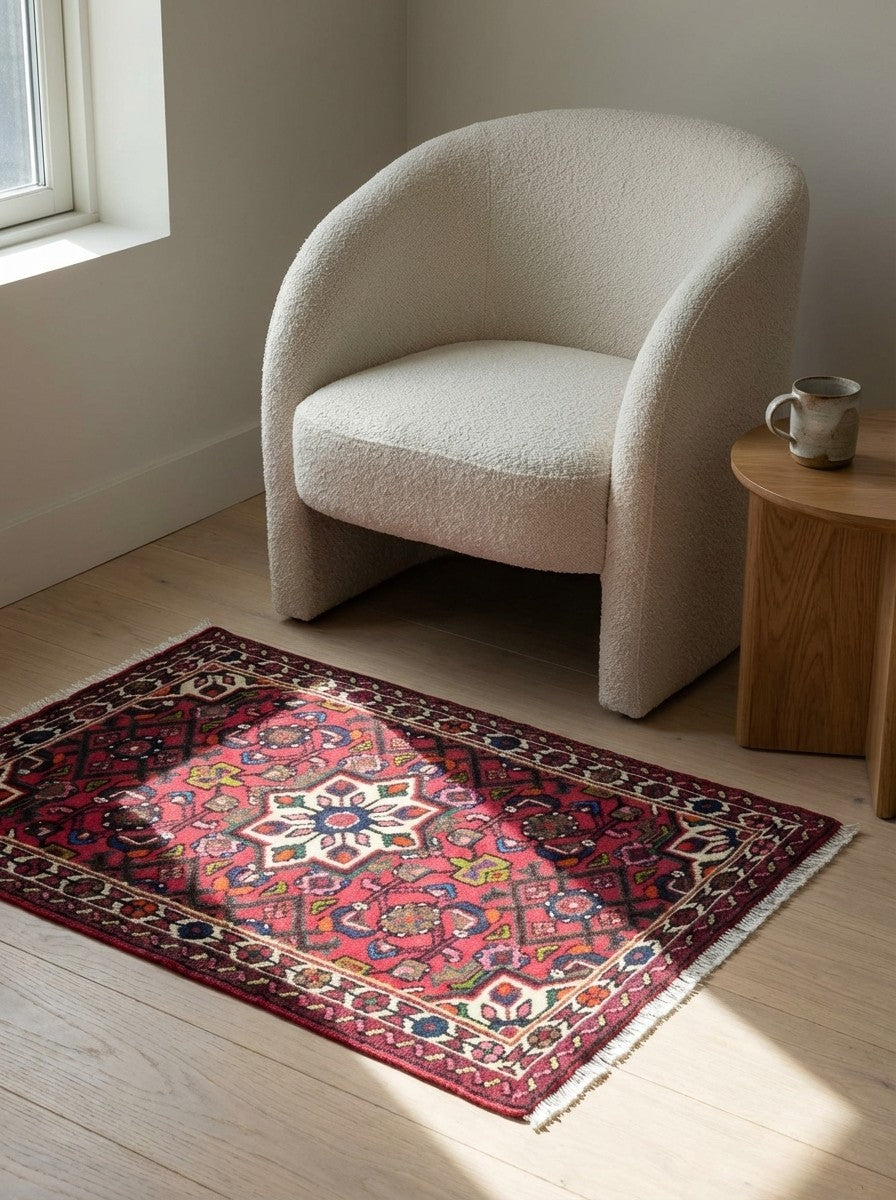 Hosseinabad — Hand-knotted, 63x90 cm, Red, 100% Virgin Wool | Detail view