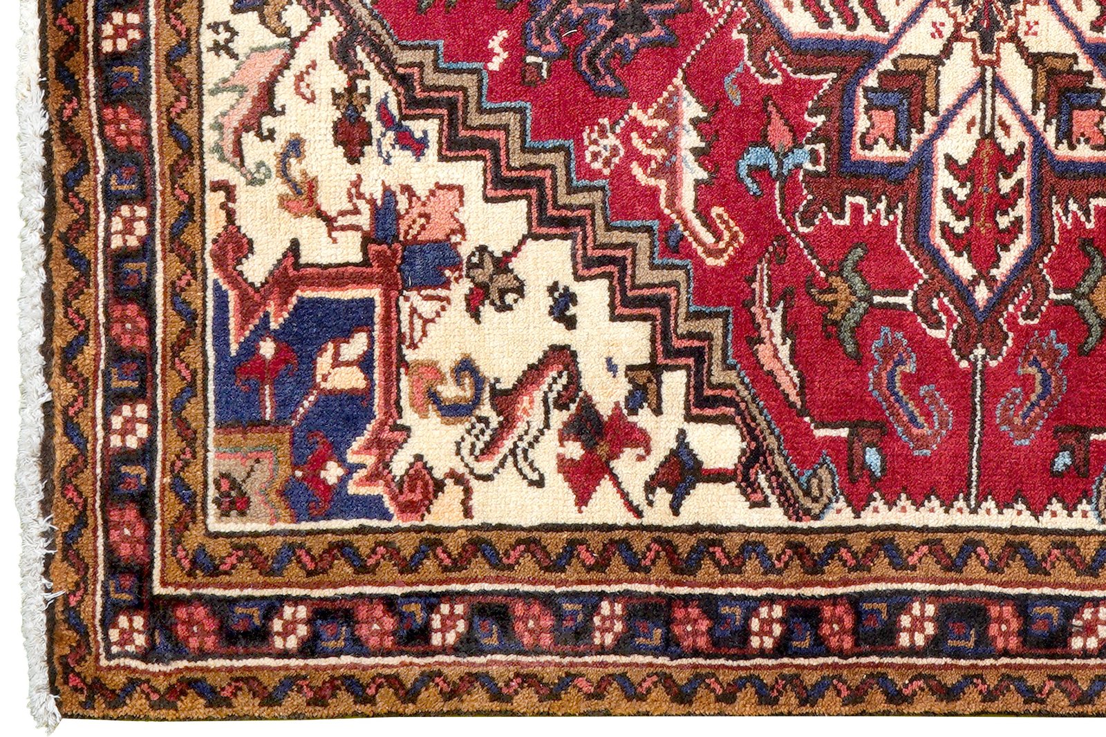 Mehrewan — Hand-knotted, 101x137 cm, Red, 100% Virgin Wool | View 3