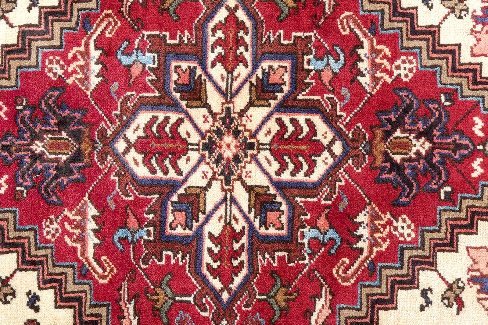 Mehrewan — Hand-knotted, 101x137 cm, Red, 100% Virgin Wool | View 6