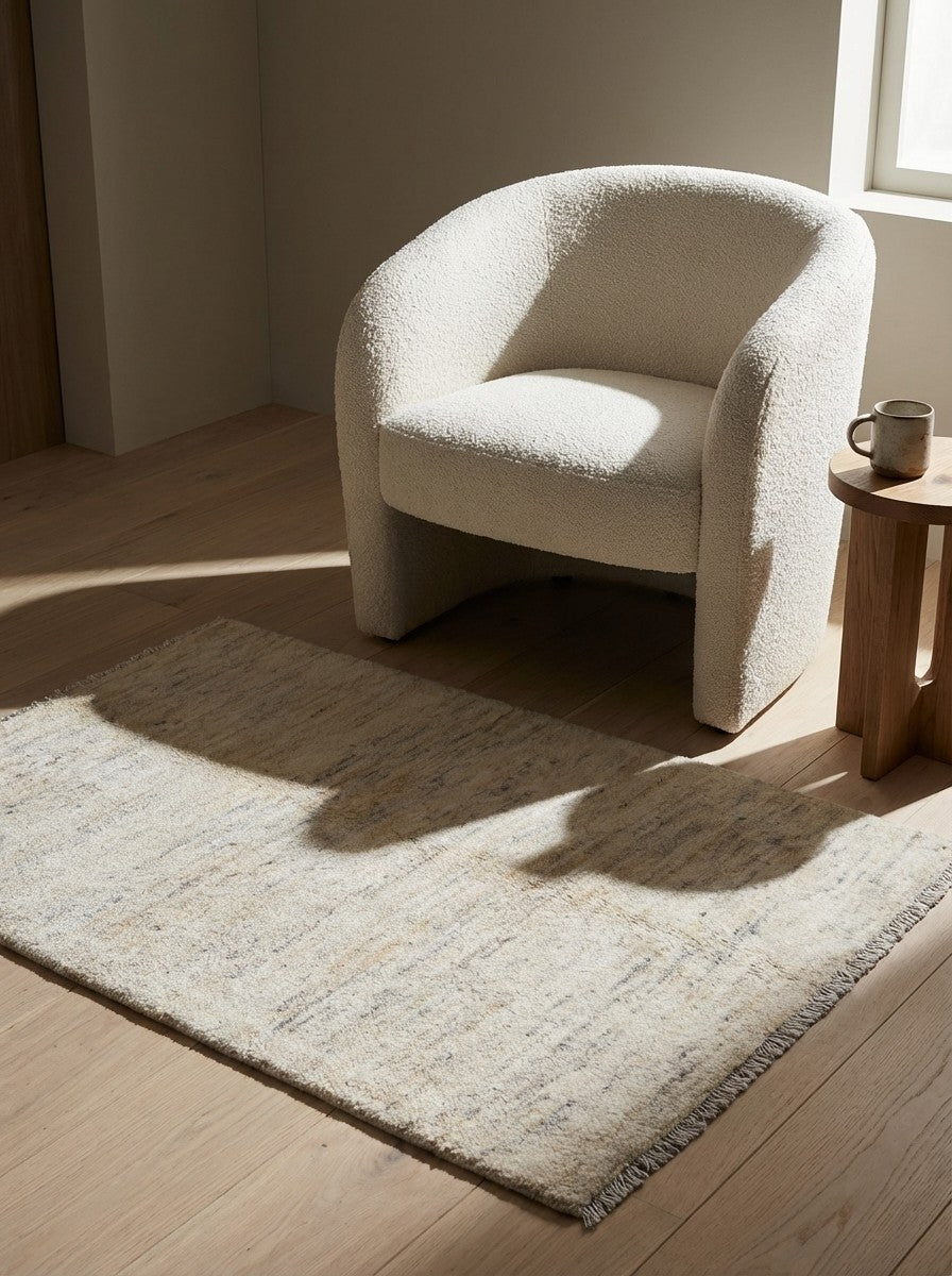 Gabbeh — Hand-knotted, 85x117 cm, Beige, 100% Virgin Wool | Detail view