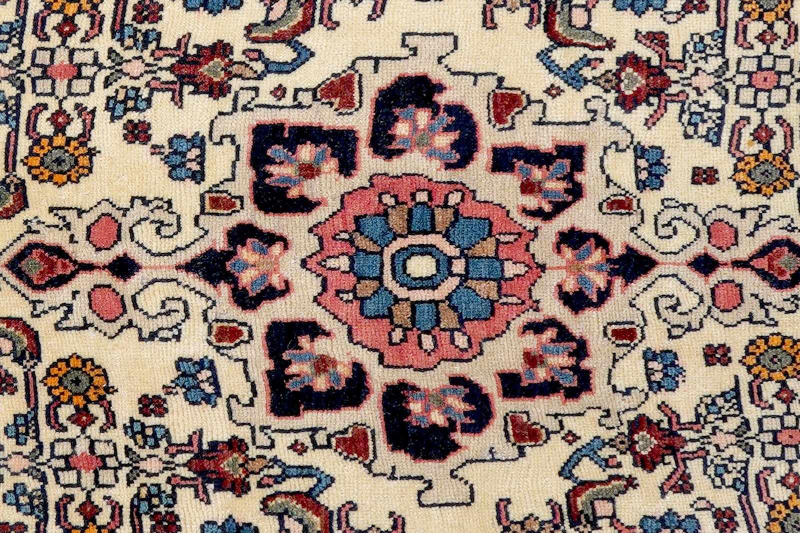 Heritage — Hand-knotted, 110x162 cm, Beige, 100% Virgin Wool | View 6