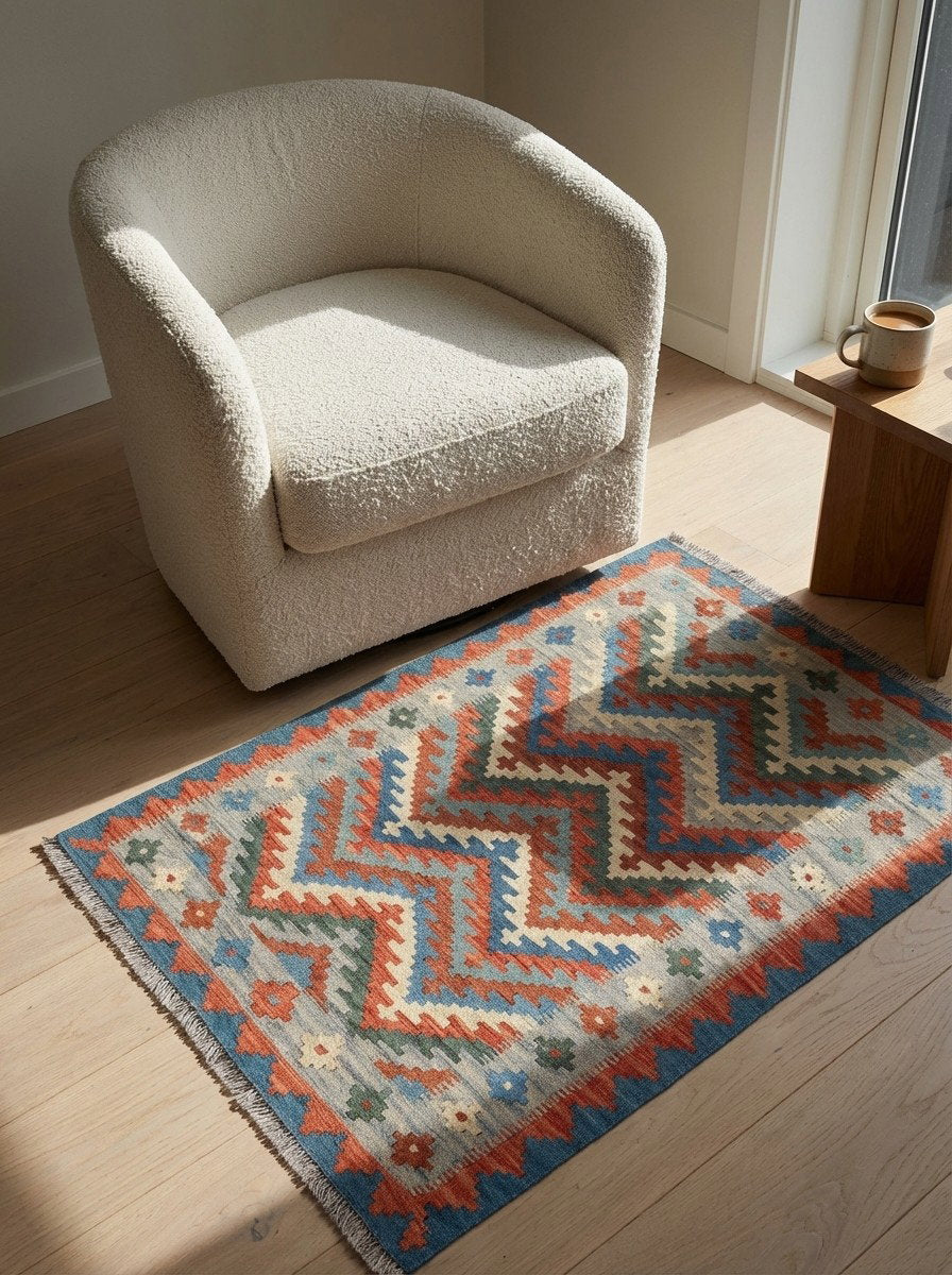 Kelim Gashgai — Handgefertigt, 145x103 cm, Grau, 100% Virgin Wool | Detail view