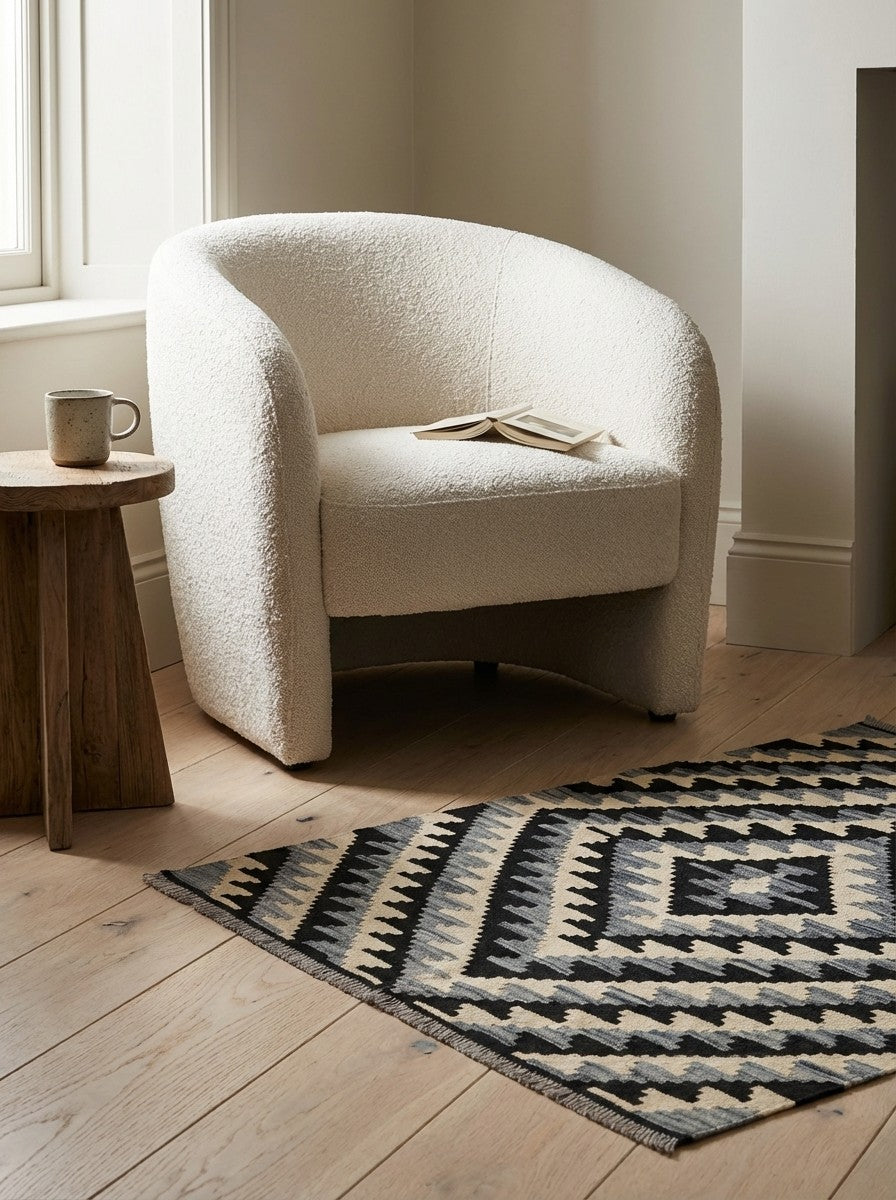Kelim Gashgai — Handmade, 108x153 cm, Beige, 100% Virgin Wool | Detail view