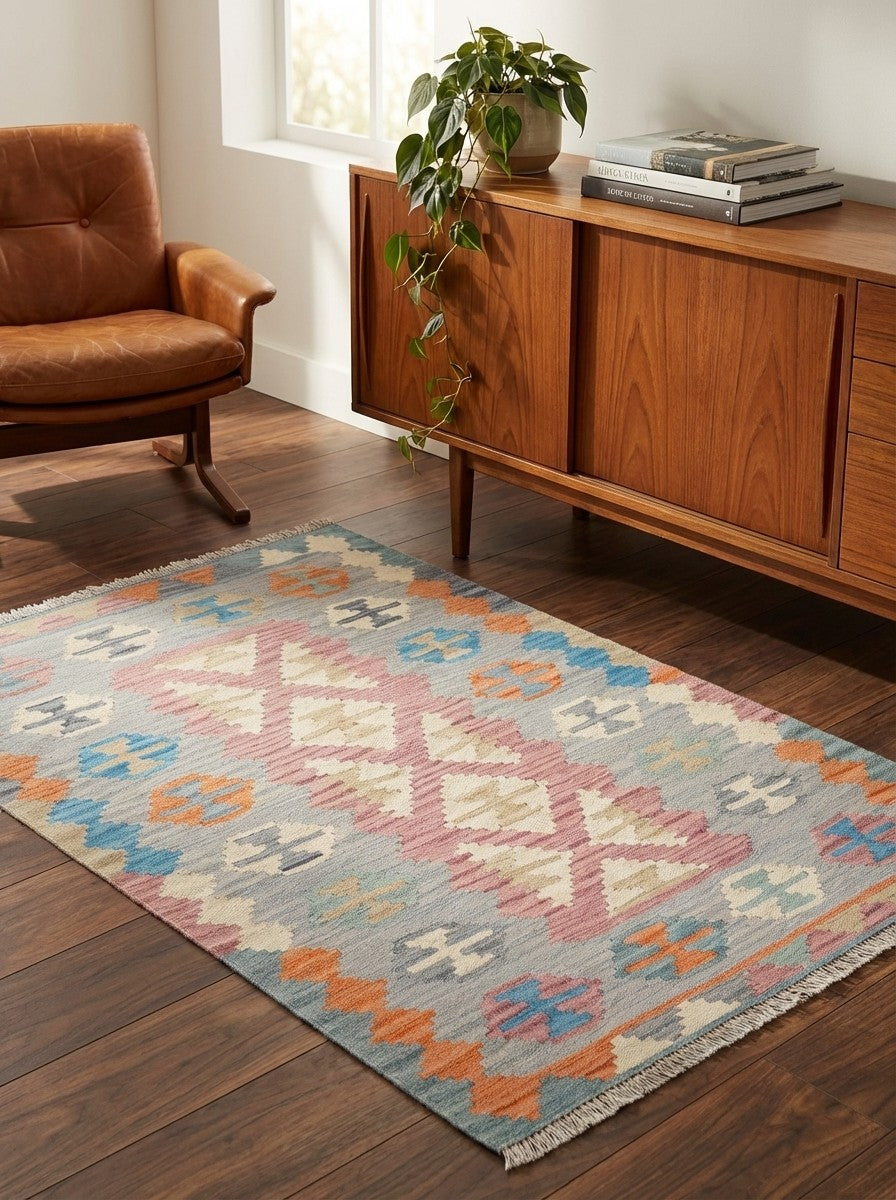 Kelim Gashgai — Handmade, 104x157 cm, Pink, 100% Virgin Wool | Back view