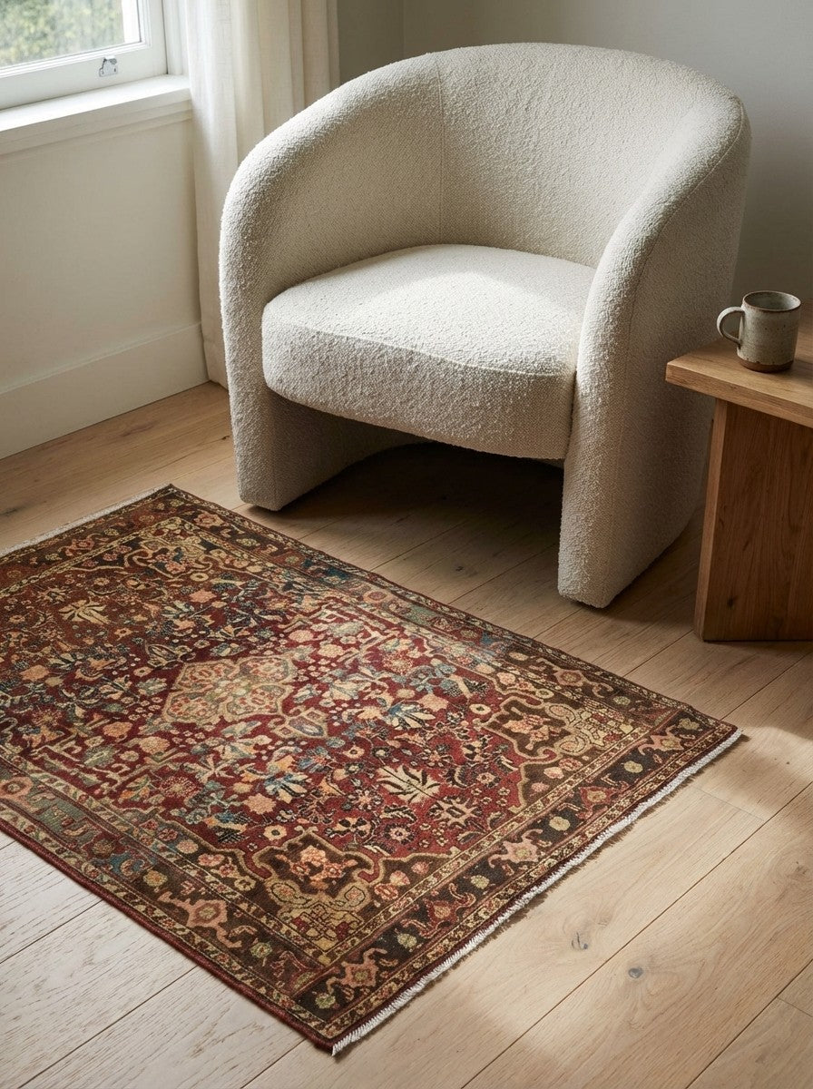 Heritage — Hand-knotted, 100x156 cm, Red, 100% Virgin Wool | Detail view