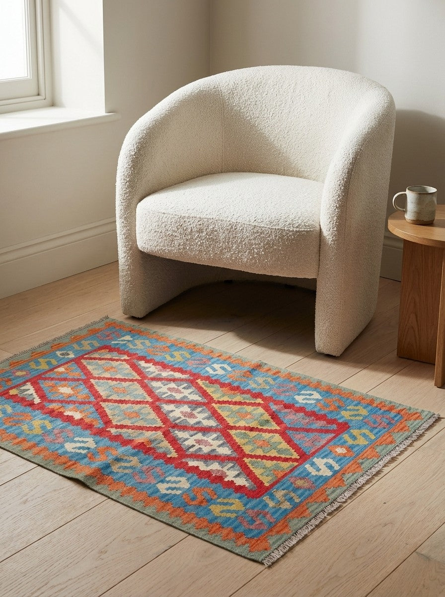 Kelim Gashgai — Handmade, 107x149 cm, Red, 100% Virgin Wool | Detail view
