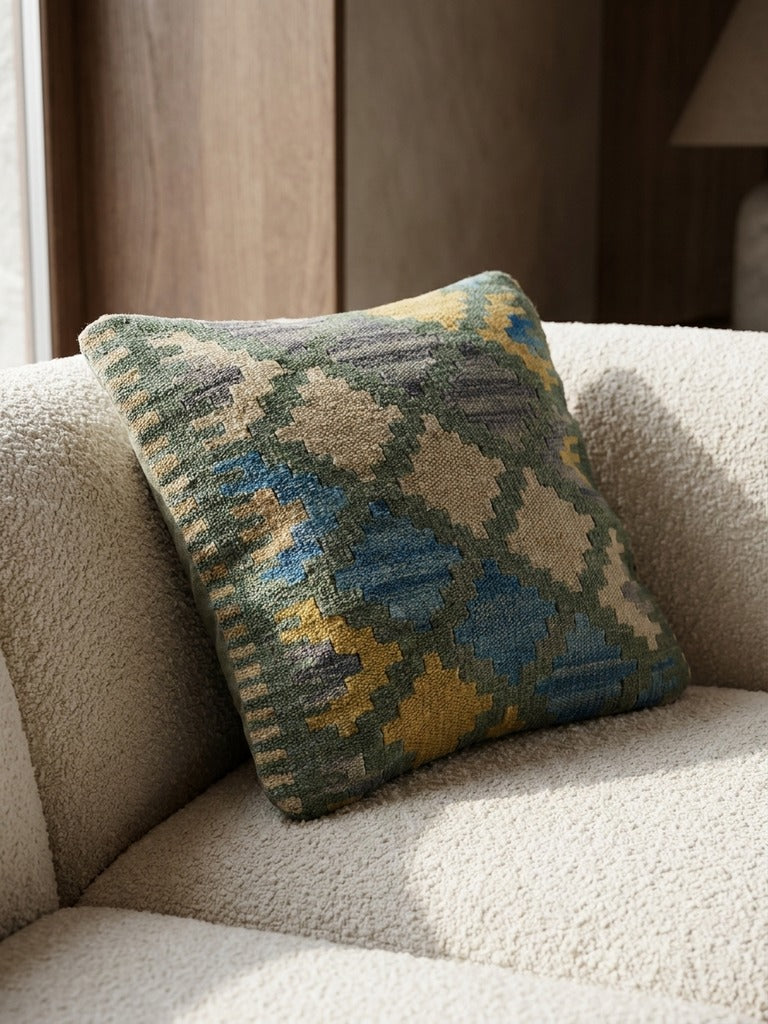 Kelim Kissen — Handmade, 40x40 cm, Multicolor, 100% Virgin Wool | Detail view