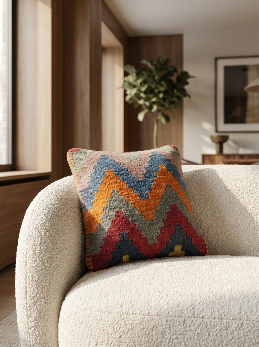 Kelim Kissen — Handmade, 40x40 cm, Multicolor, 100% Virgin Wool | Detail view
