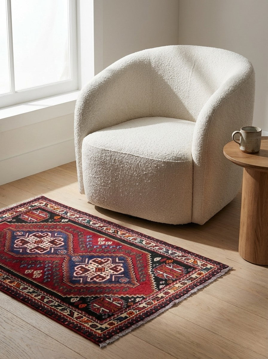 Gashgai — Hand-knotted, 104x153 cm, Red, 100% Virgin Wool | Detail view