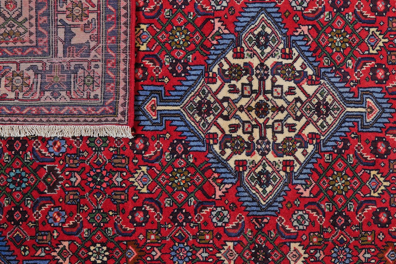 Assadabad — Hand-knotted, 133x207 cm, Red, 100% Virgin Wool | View 7
