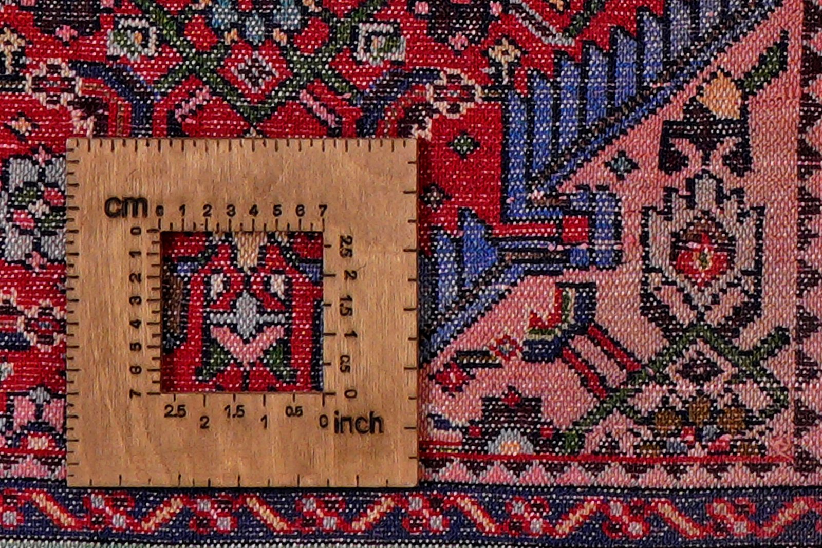 Assadabad — Hand-knotted, 133x207 cm, Red, 100% Virgin Wool | View 8