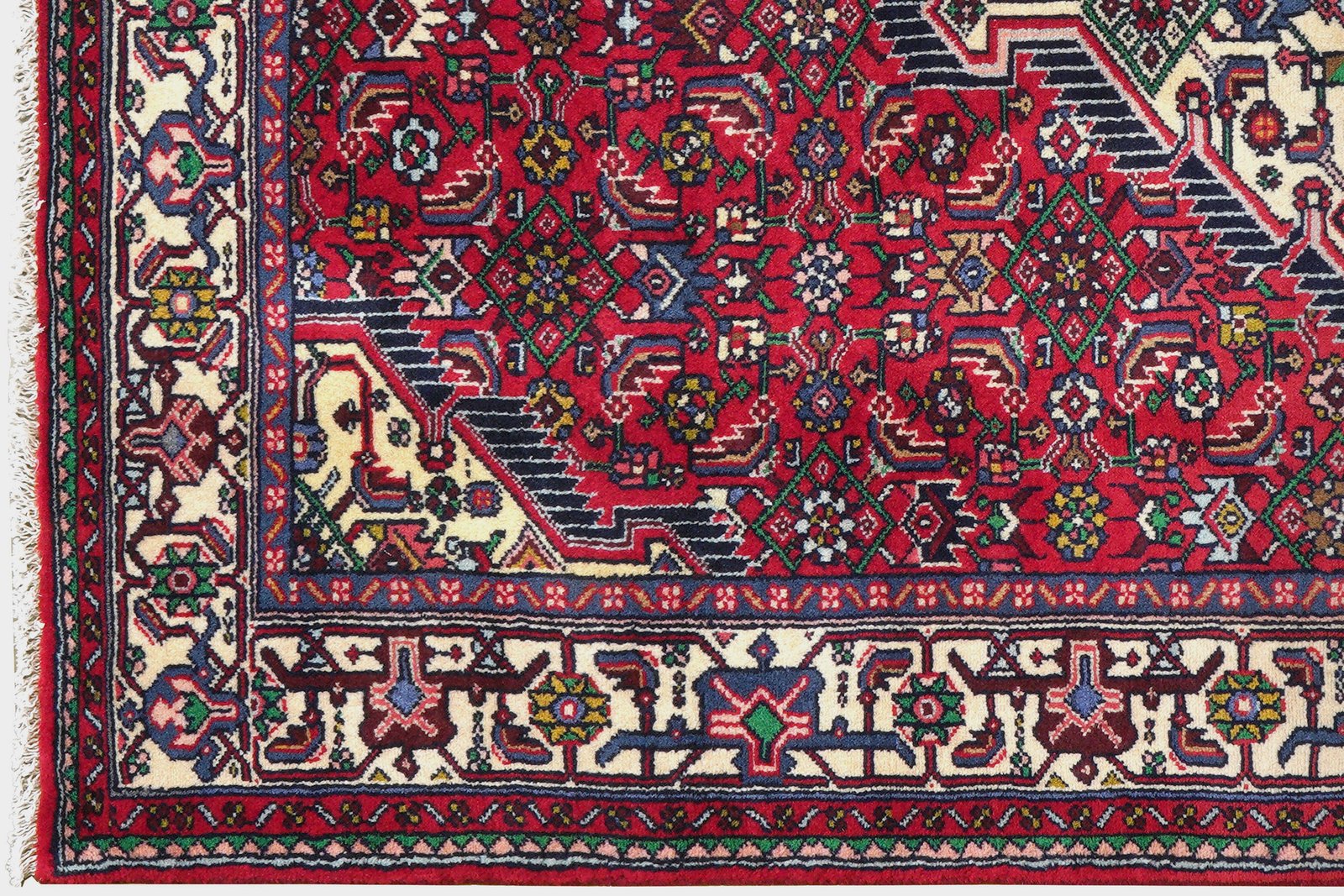 Assadabad — Hand-knotted, 122x192 cm, Red, 100% Virgin Wool | View 3