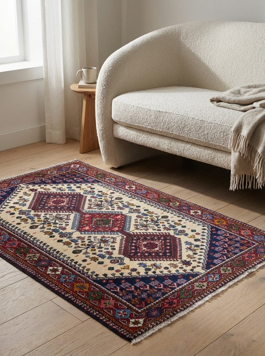 Yalameh — Hand-knotted, 113x155 cm, Beige, 100% Virgin Wool | Detail view
