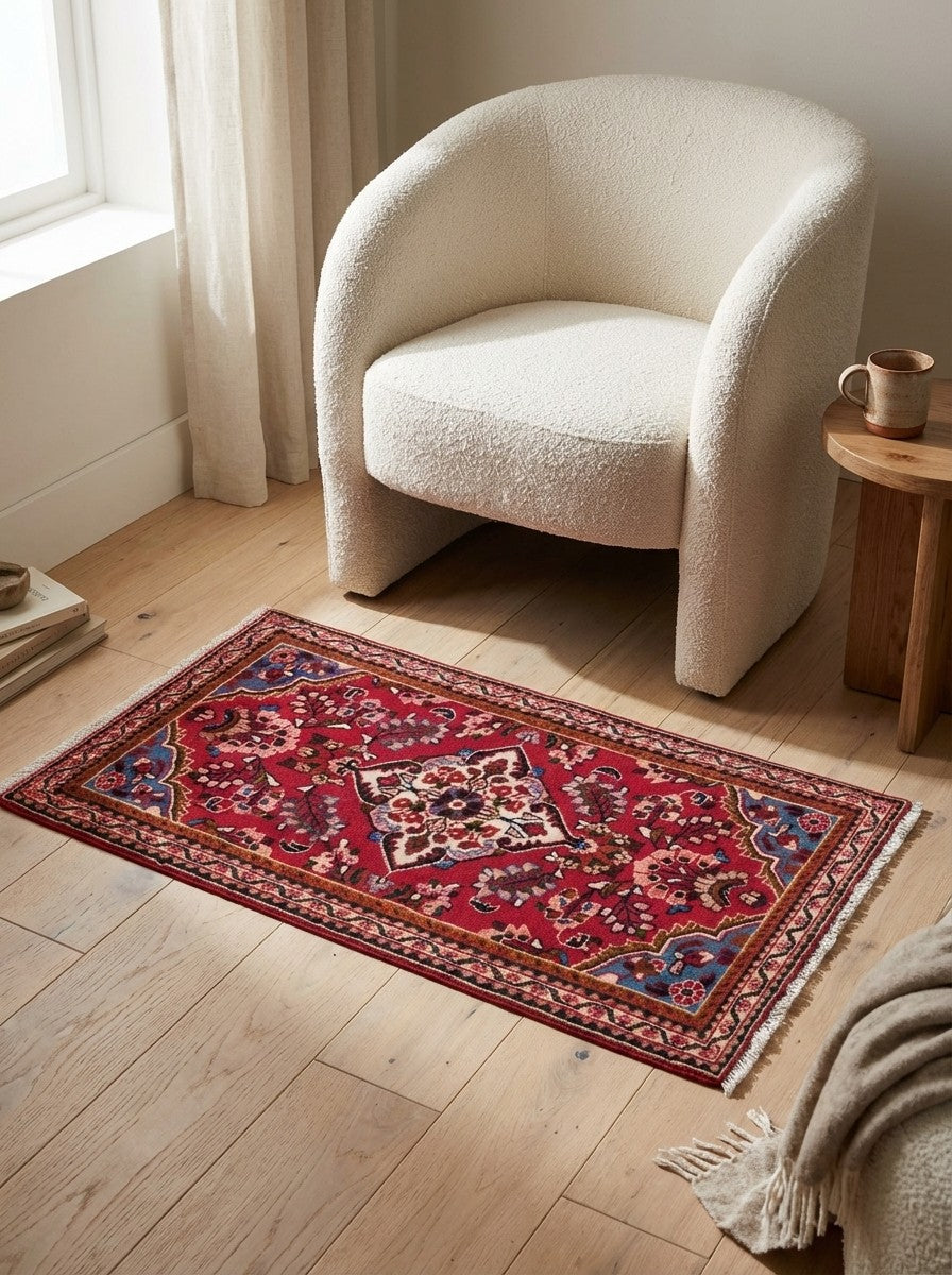 Lilian — Hand-knotted, 70x126 cm, Red, 100% Virgin Wool | Detail view