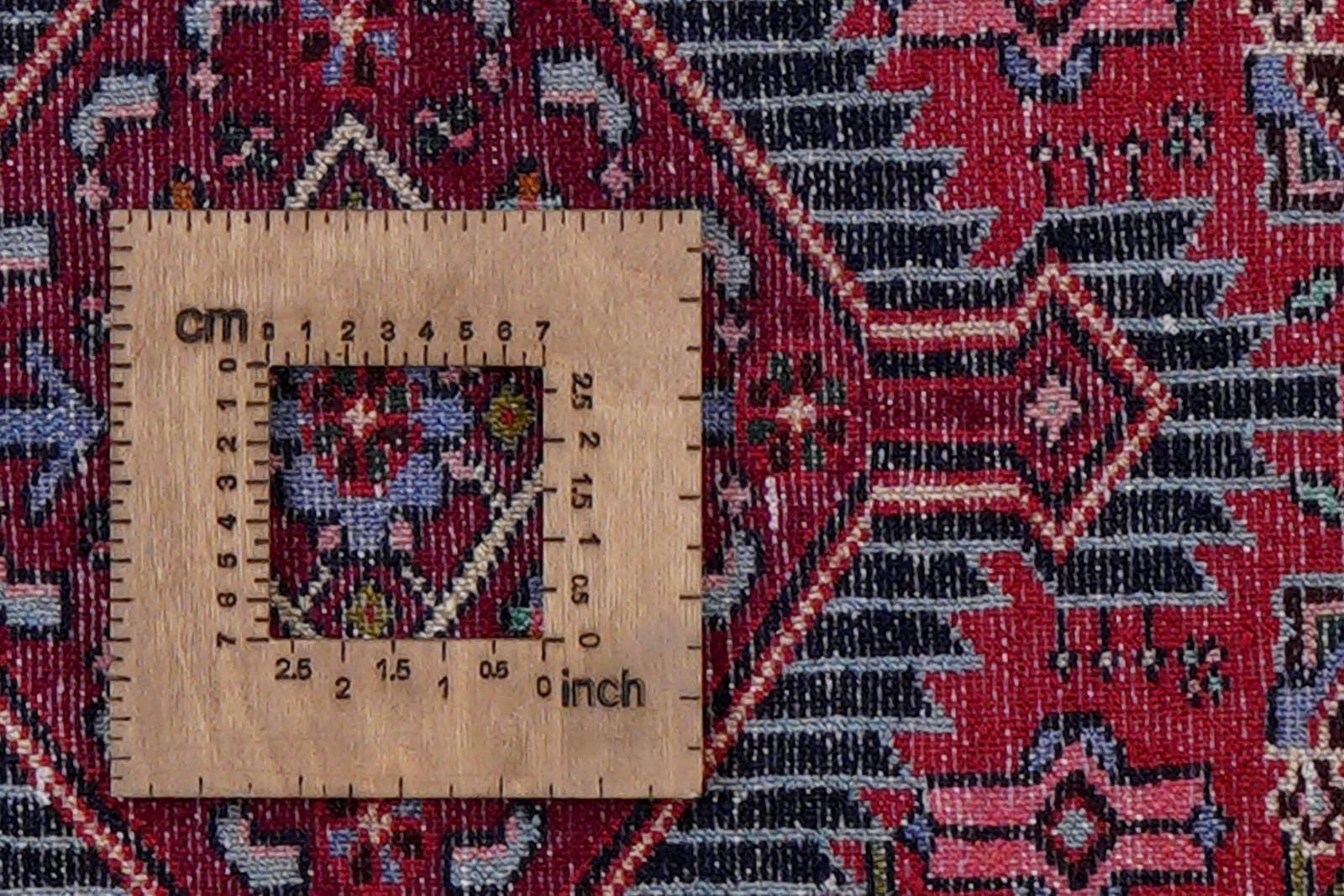 Assadabad — Hand-knotted, 102x148 cm, Red, 100% Virgin Wool | View 8