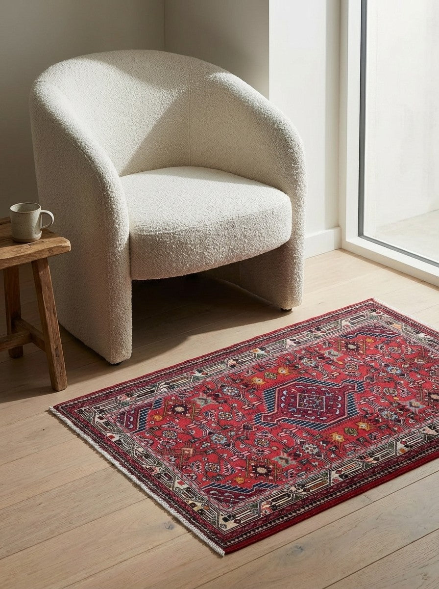 Assadabad — Hand-knotted, 103x154 cm, Red, 100% Virgin Wool | Detail view