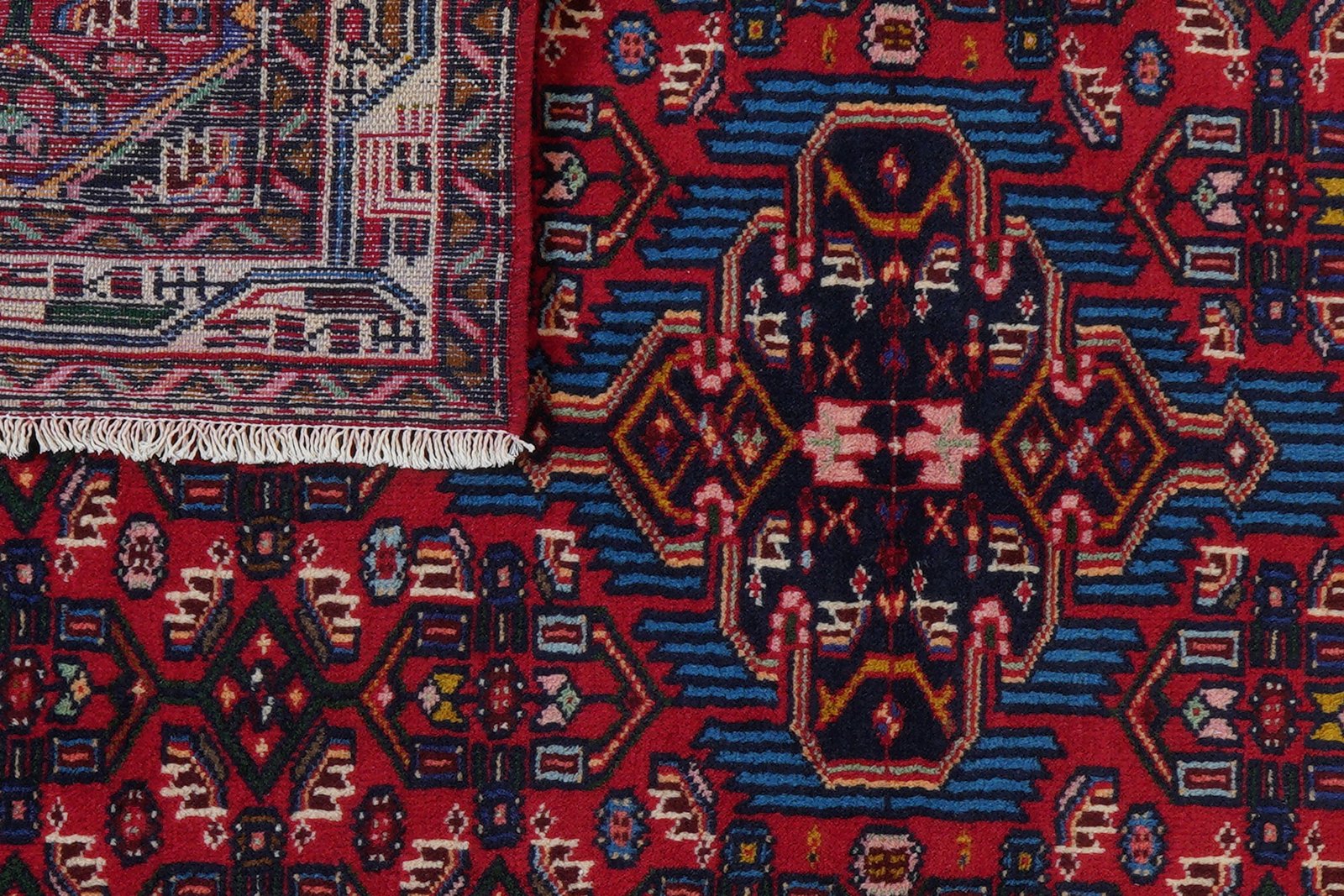Assadabad — Hand-knotted, 108x143 cm, Red, 100% Virgin Wool | View 7