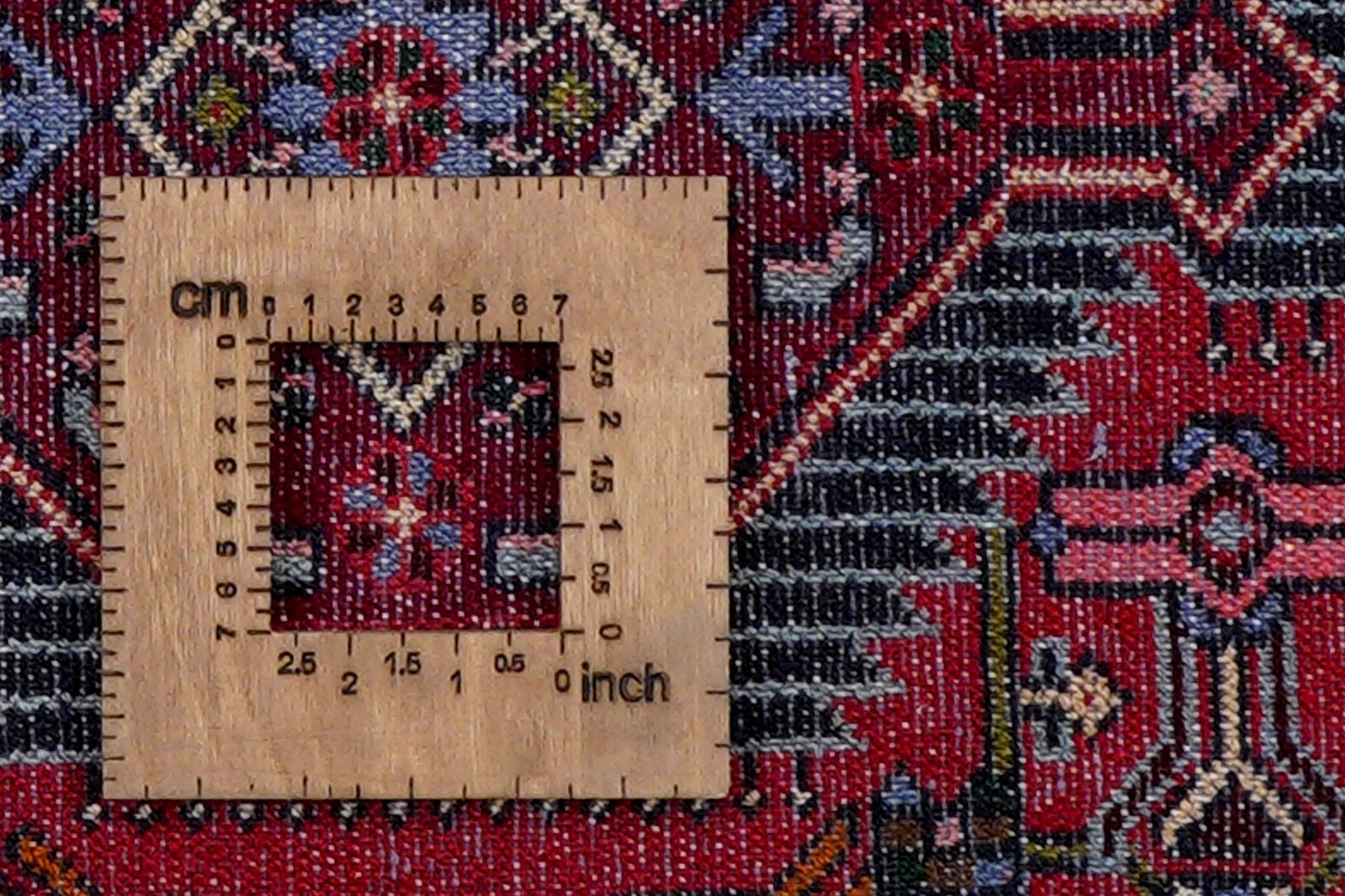 Assadabad — Hand-knotted, 102x154 cm, Red, 100% Virgin Wool | View 8