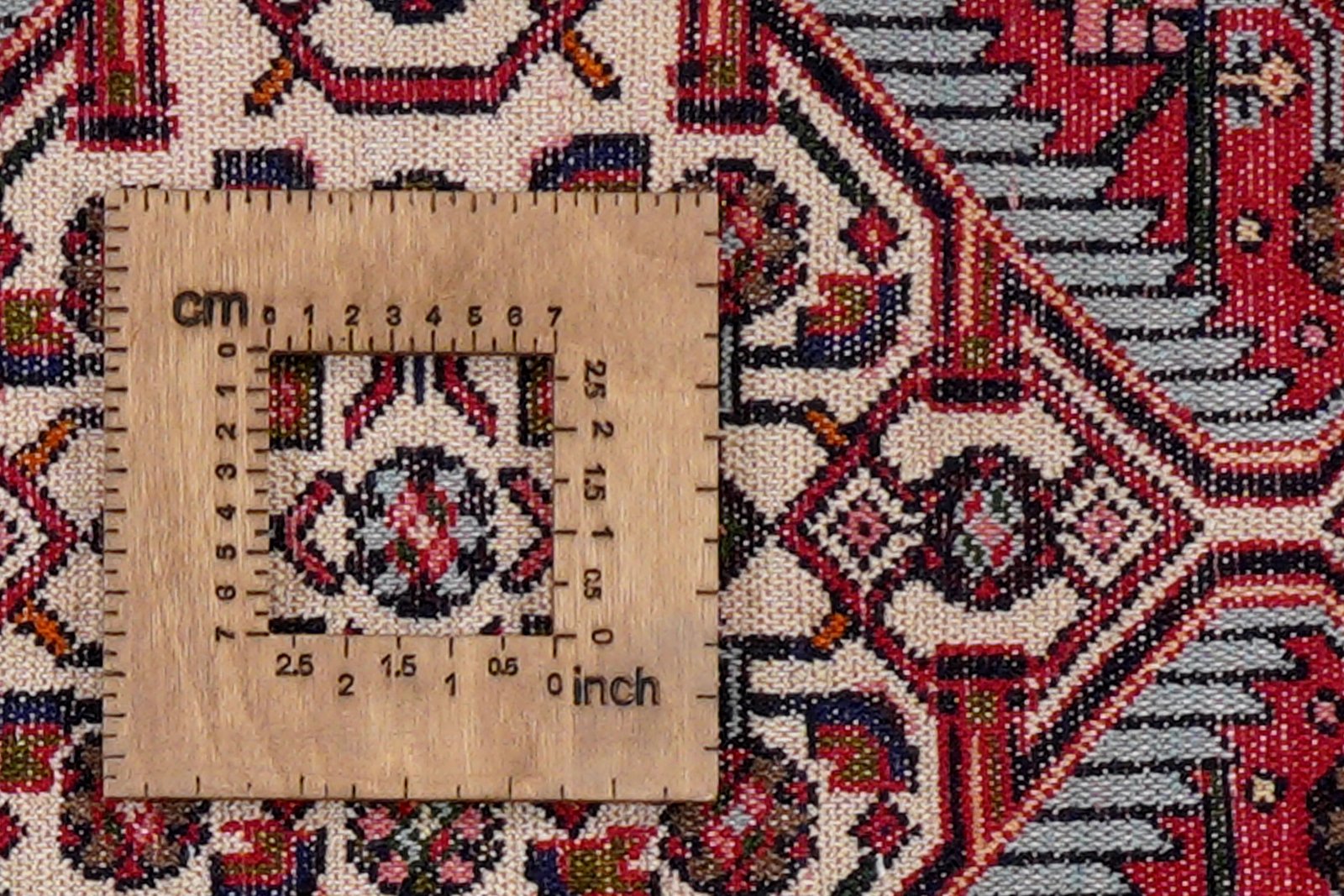 Assadabad — Hand-knotted, 81x136 cm, Red, 100% Virgin Wool | View 8