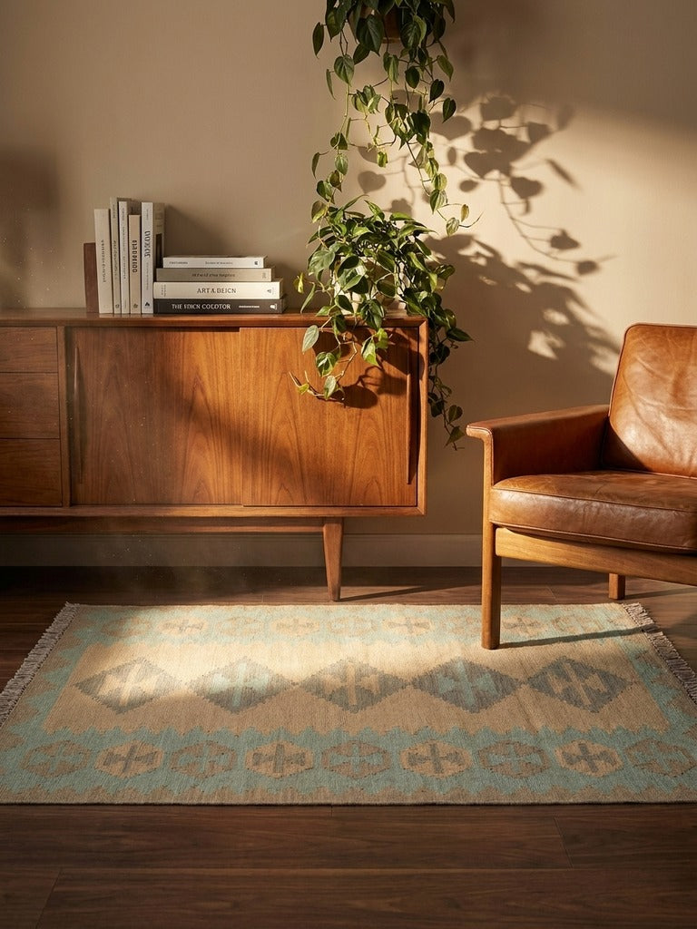Kelim Gashgai — Handmade, 80x117 cm, Beige, 100% Virgin Wool | Back view