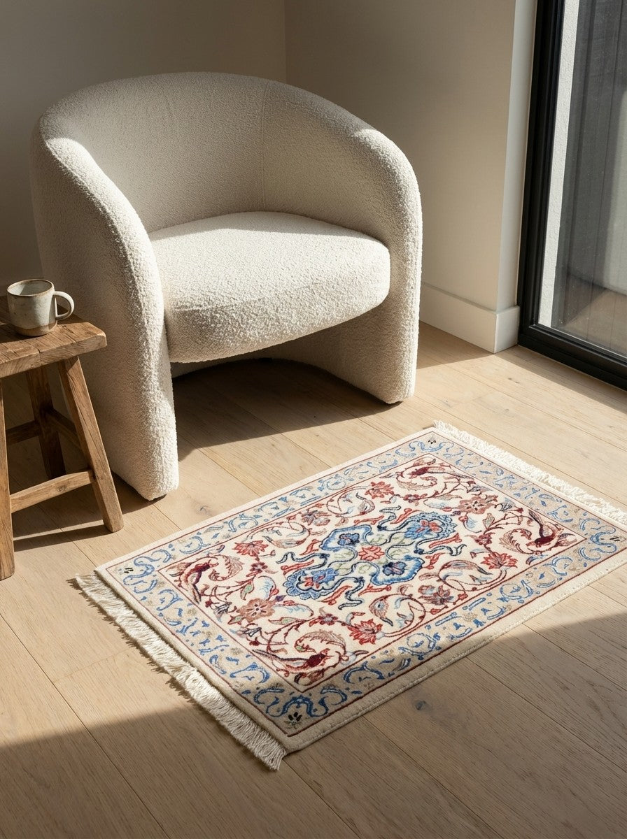 Isfahan — Hand-knotted, 38x55 cm, Beige, 100% Virgin Wool | Detail view