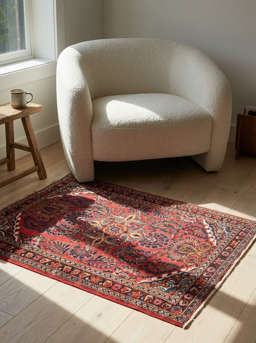 Lilian — Hand-knotted, 114x151 cm, Red, 100% Virgin Wool | Detail view