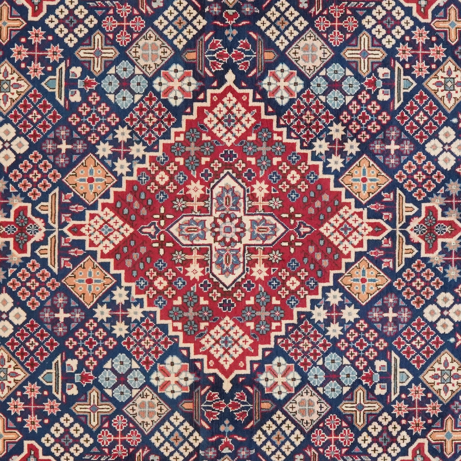 Kashan — Hand-knotted, 136x200 cm, Red, 100% Virgin Wool | View 4