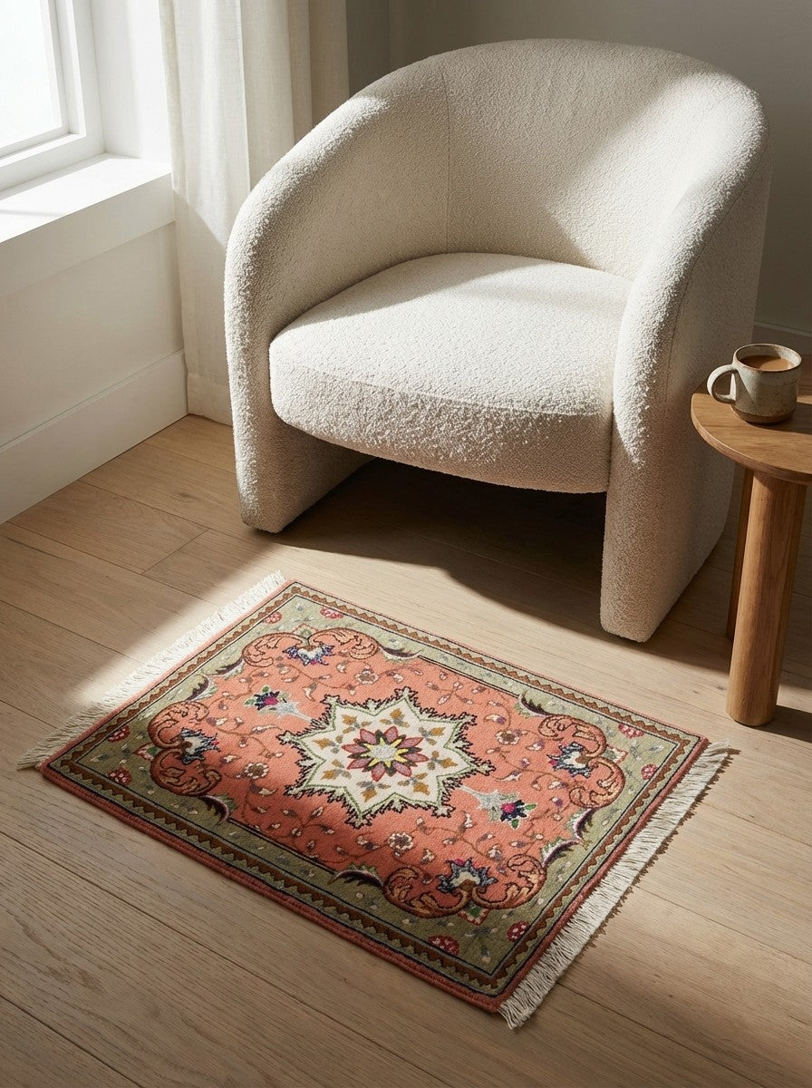 Tabriz 50 Raj — Hand-knotted, 39x48 cm, Red, 100% Virgin Wool | Detail view